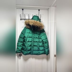 Tommy Hilfiger Womans Large Puffer Jacket w/ detachable faux fur hood